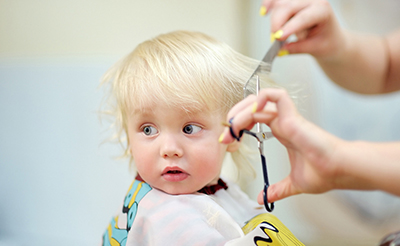 赤ちゃんの散髪はどうしたらいい？初めての散髪や自宅で切る方法