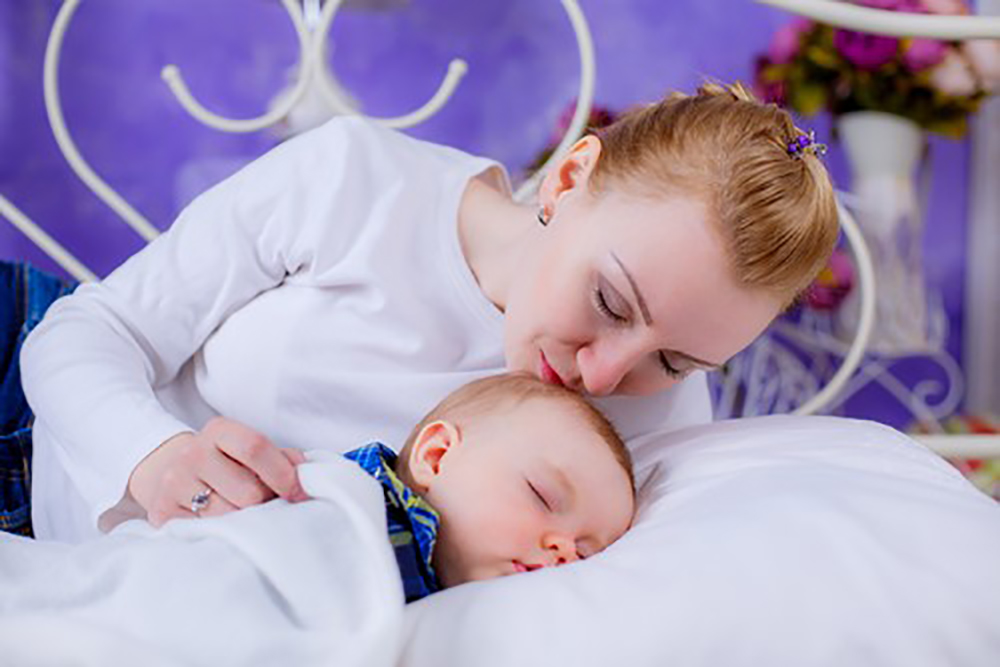 赤ちゃんを寝かしつける効果的な方法。寝ない原因とは？