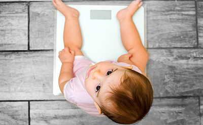 赤ちゃんの体重が増えない・・・？月齢別の平均的な体重・身長や正しい測り方をチェック！