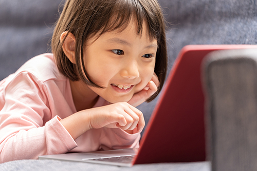 子供にインターネットにふれさせて良いのは、どれくらいの時間でしょうか？