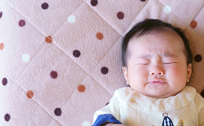 新生児のくしゃみはどうして多い？原因や対処法、増える時期