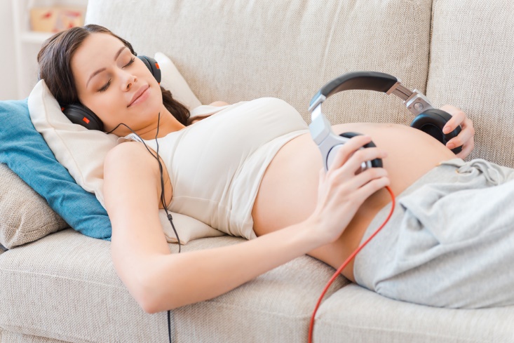 妊娠中に歌をたくさん聞くと赤ちゃんによいってほんと？