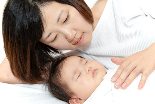 添い乳でしか寝ない赤ちゃんの添い乳のやめ方・寝かしつけのコツ