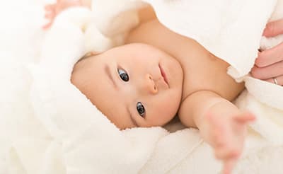 赤ちゃんの頭のうろこ・かさぶたはいつまで？乾燥する頭皮の原因とケア