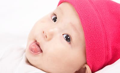 赤ちゃんが舌を出す理由は？いつから？月齢別の特徴と病気との関係性