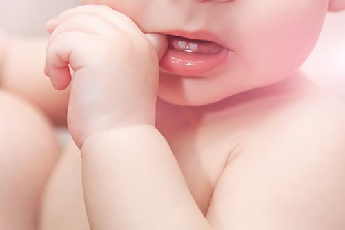 赤ちゃんの歯が生える前兆8つ