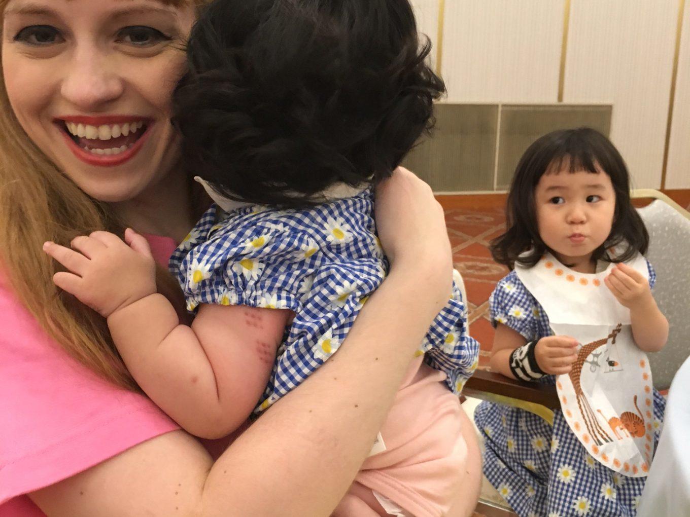 人見知りでシャイな2歳の娘も5