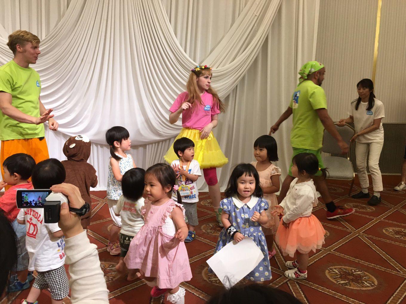 人見知りでシャイな2歳の娘も7