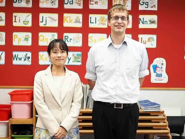 川口杏奈先生（写真 左）、エーロン・ロマニック先生（写真 右）